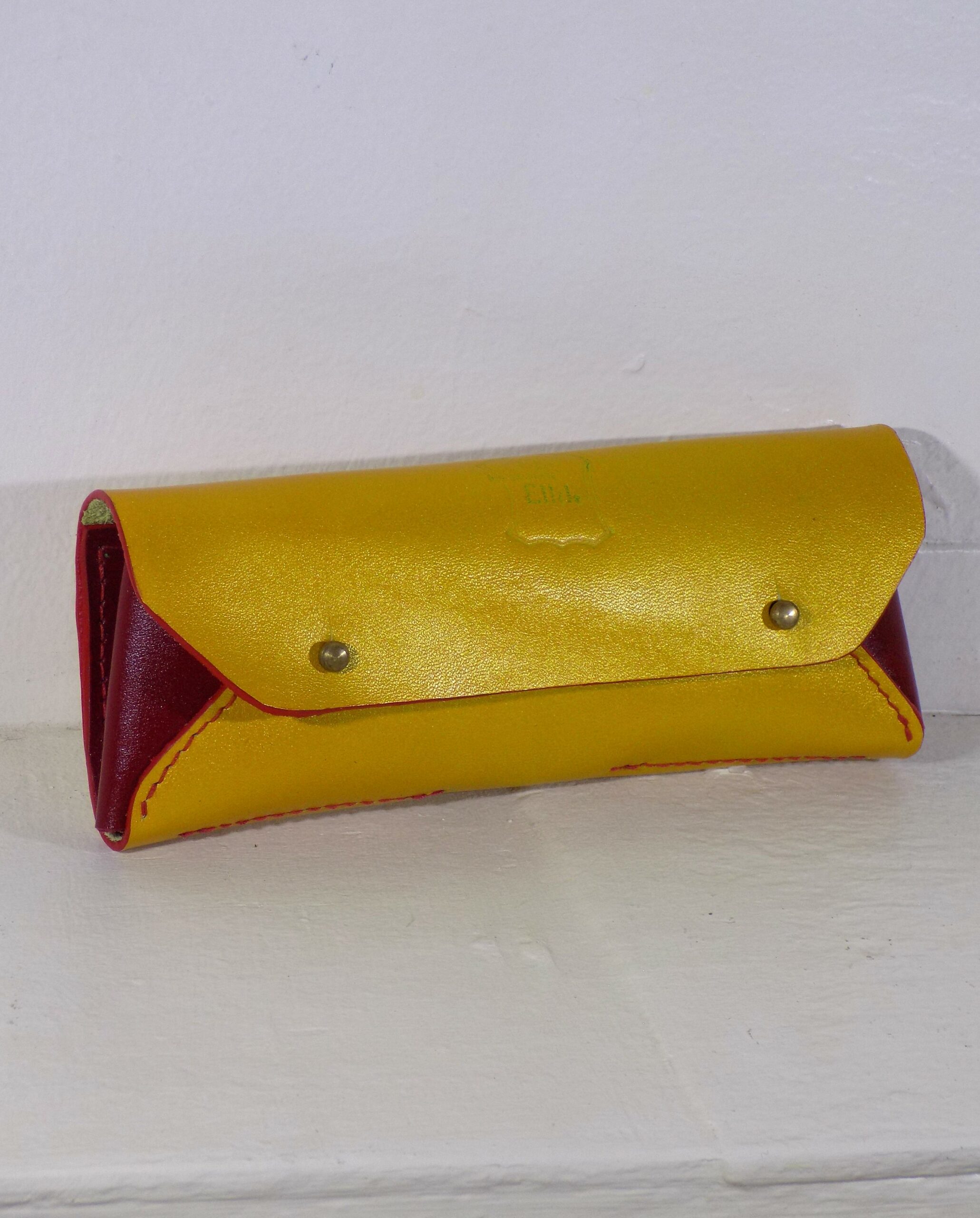 Etui à lunette en cuir jaune