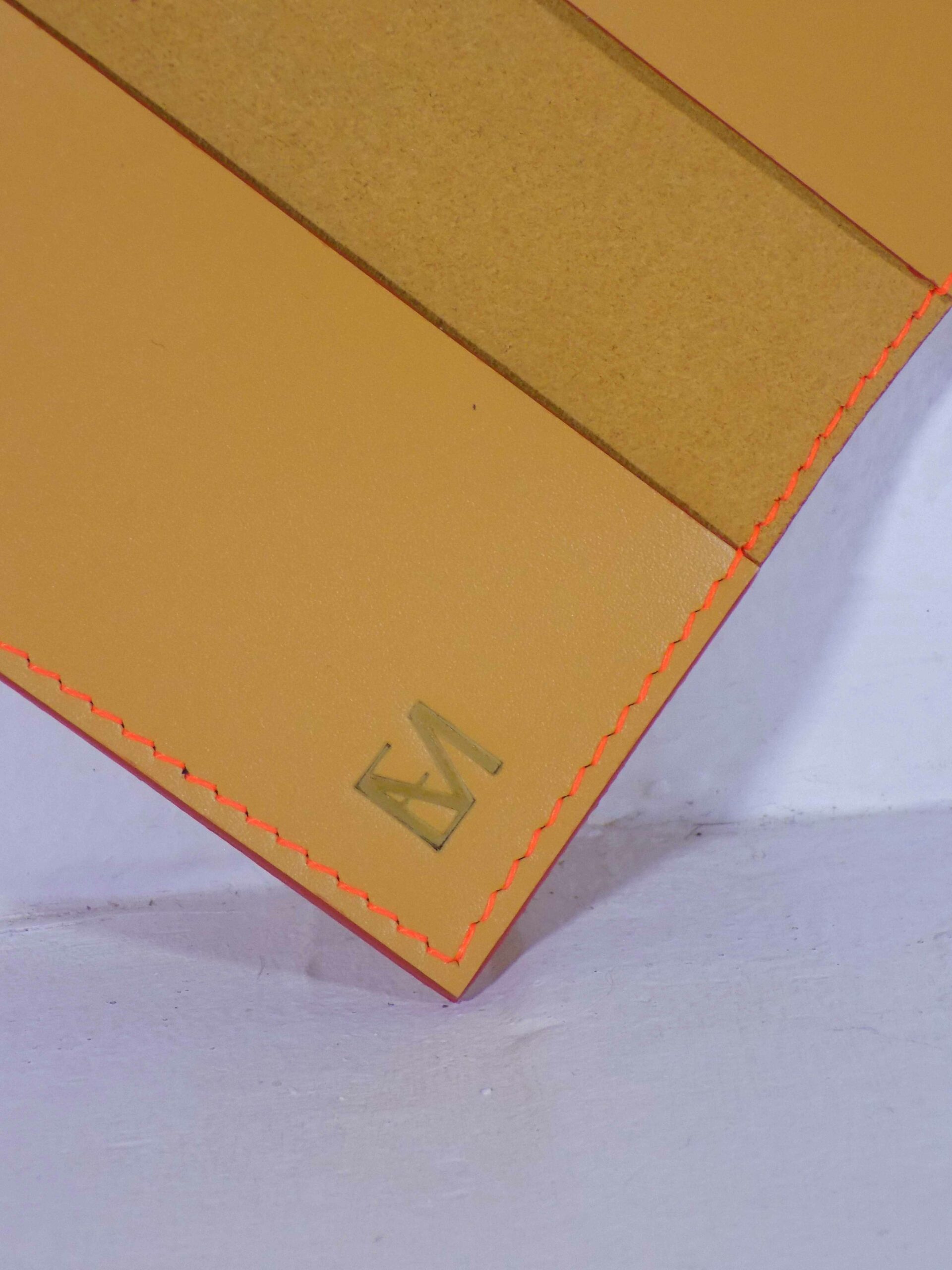 Porte-cartes orangé détails Logo