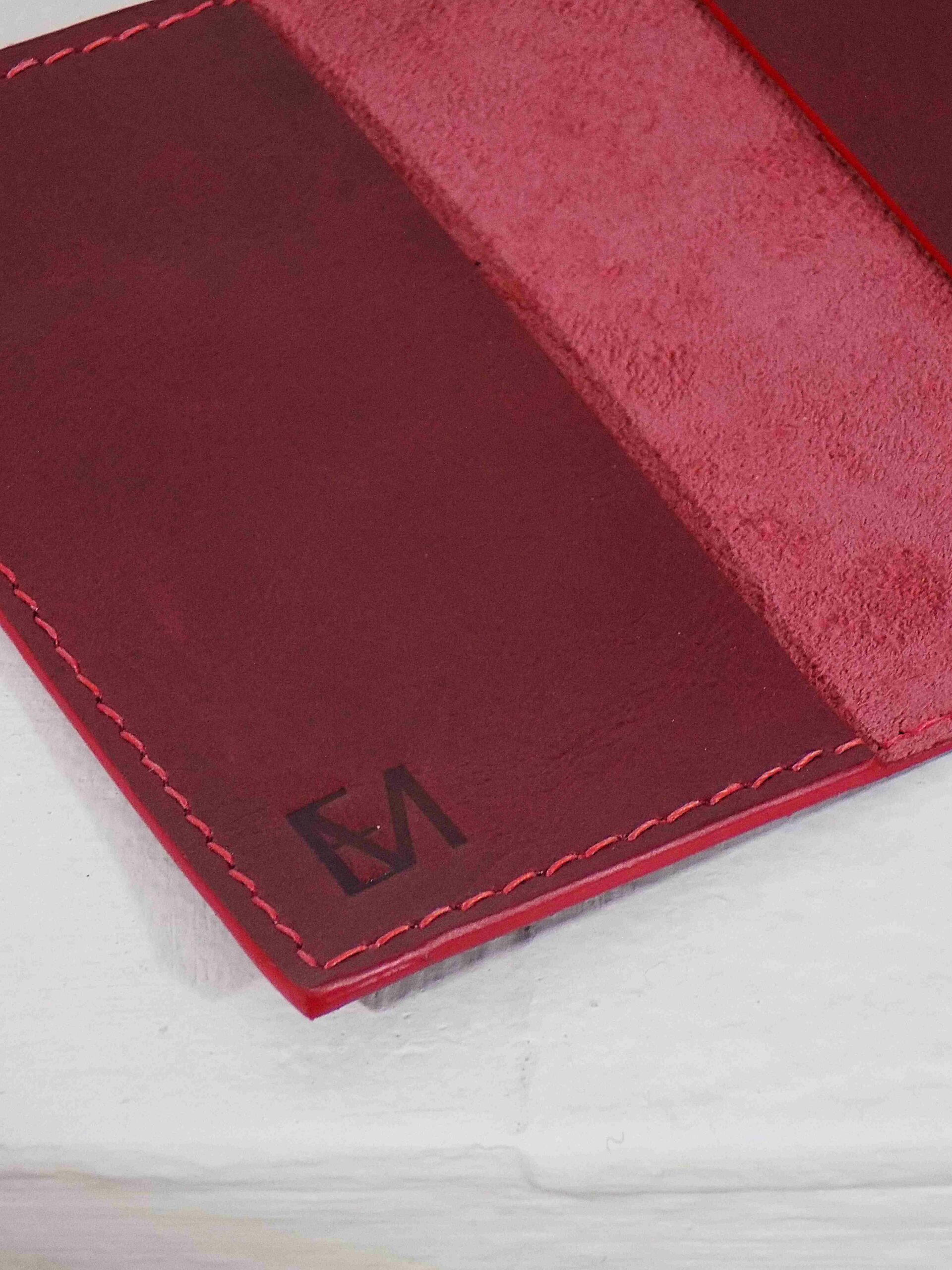 Porte-carte rouge vintage détails logo