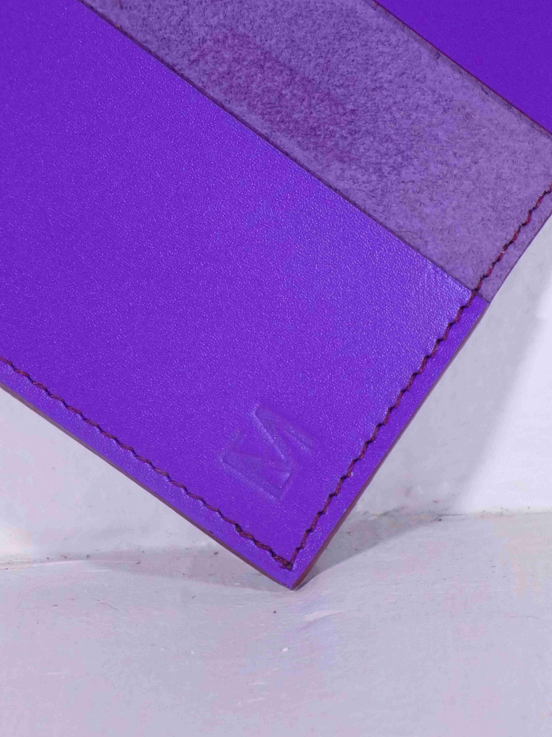 Porte-cartes simple violet détail logo