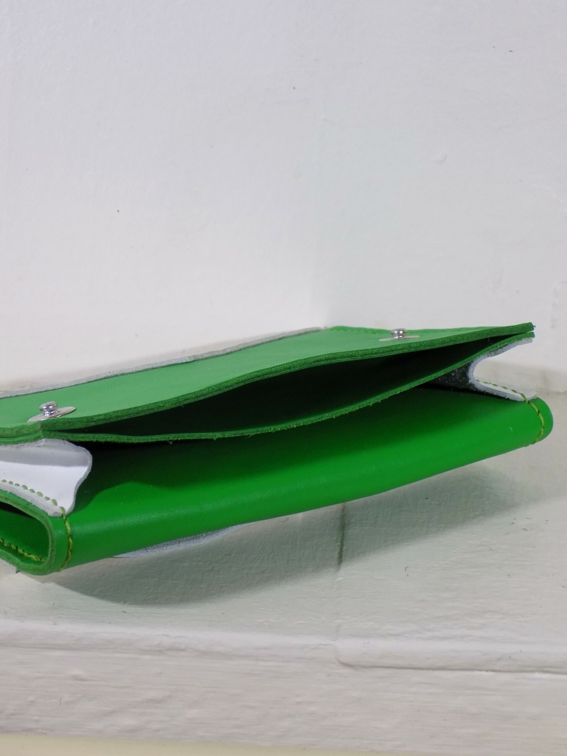 Pochette vert vif & blanc vue intérieure