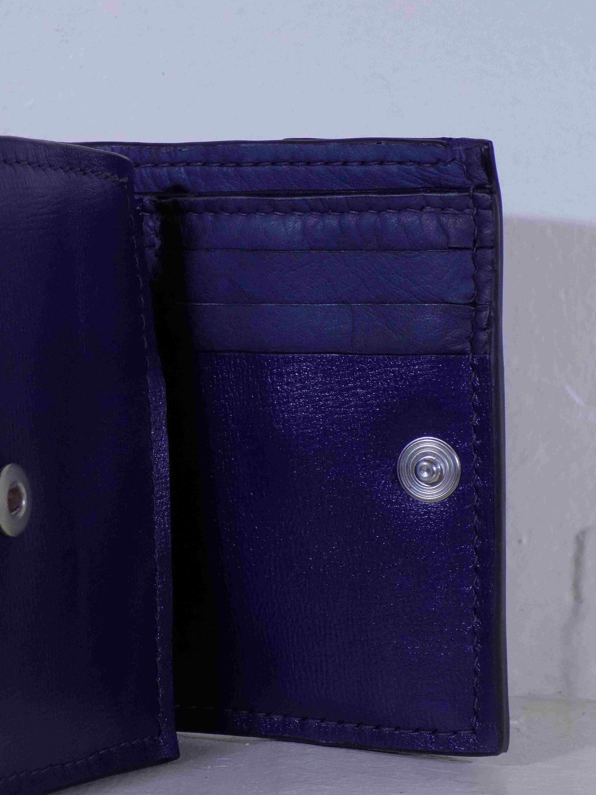 Portefeuille cuir bleu marine - détails