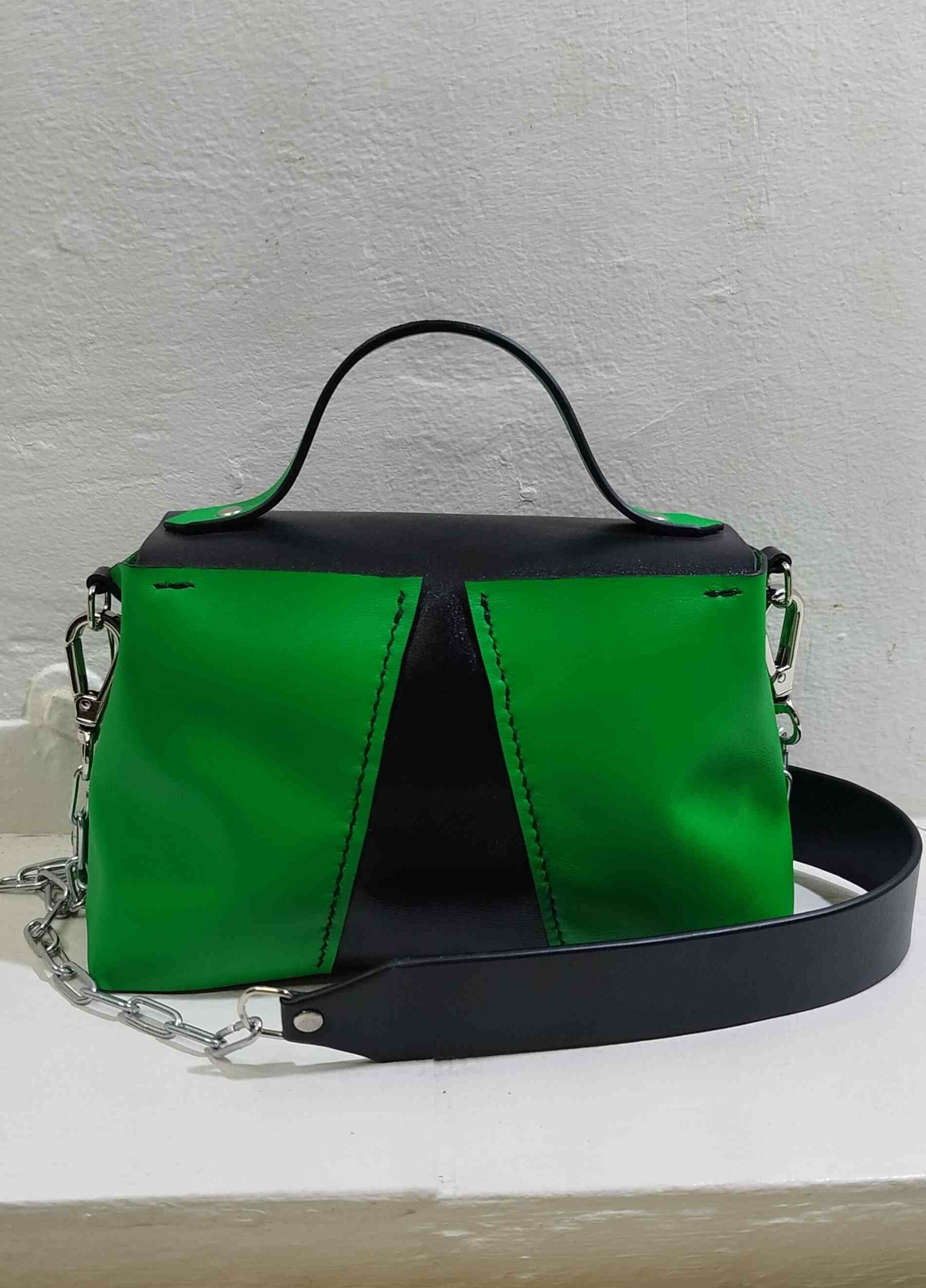 Sac Milan en cuir vert et noir - vue de dos