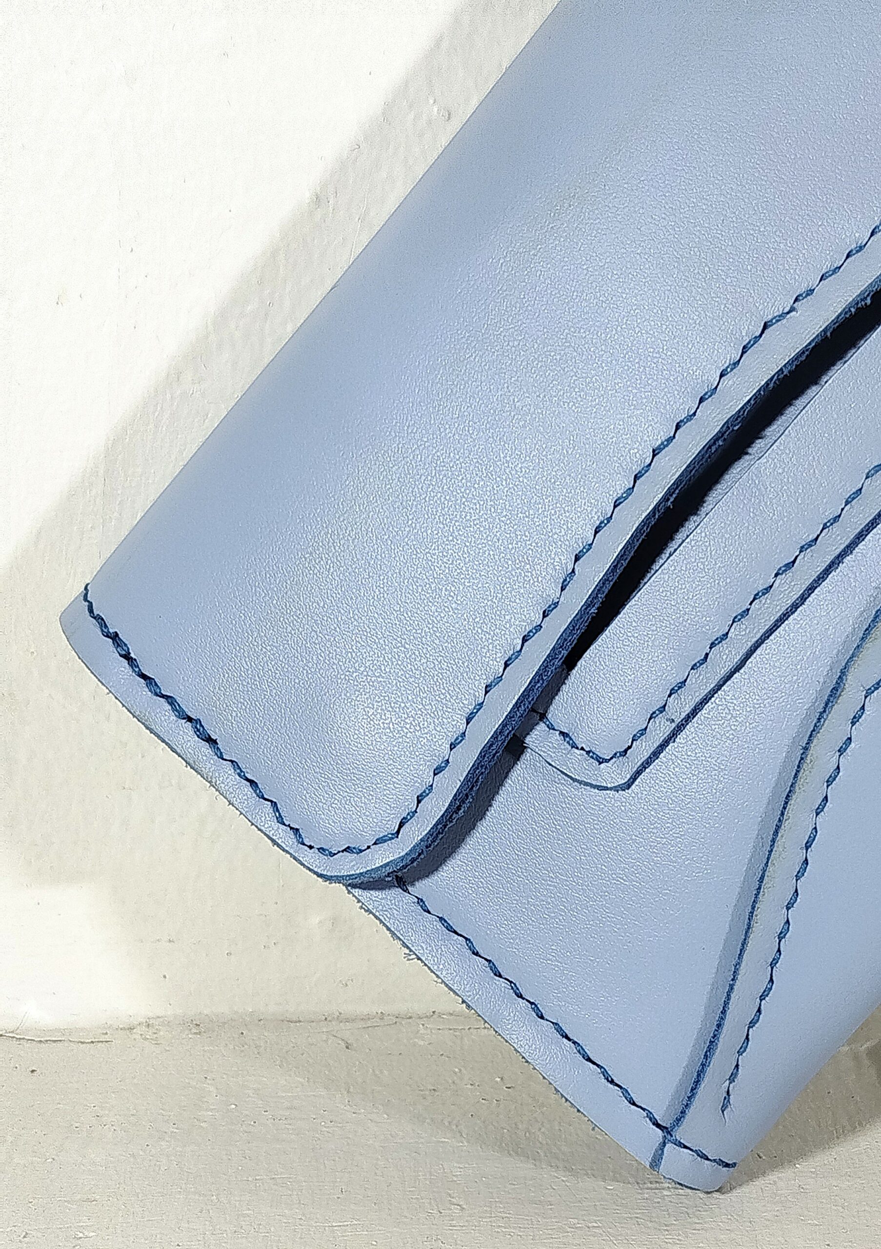 Blague a tabac bleu pastel