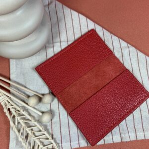 Porte-cartes en cuir rouge vue ouvert