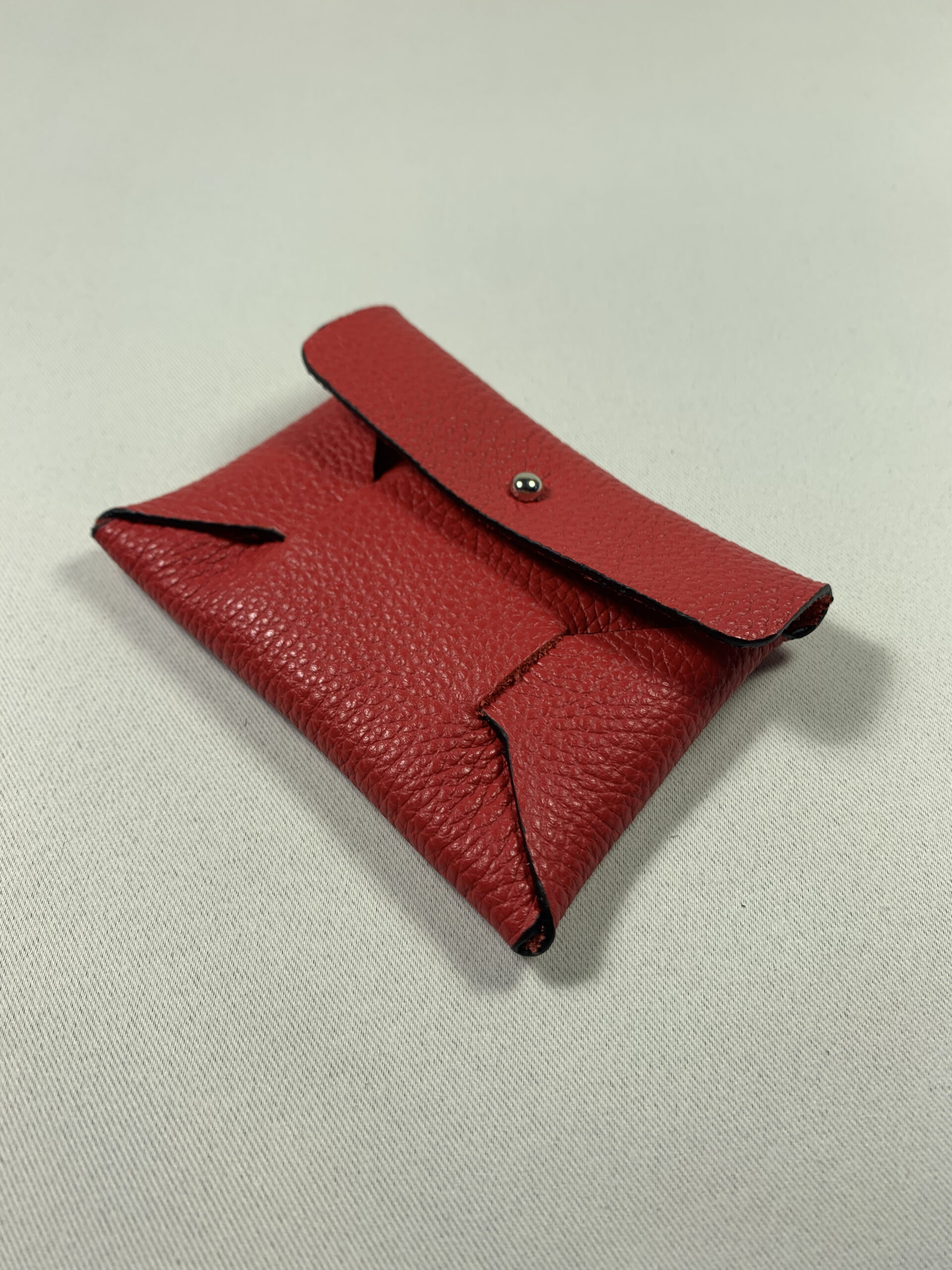 Porte-cartes pliage en cuir rouge vue de côté