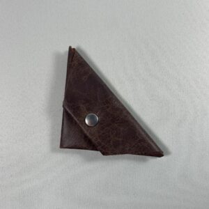 Porte-monnaie triangle en cuir marron rétro vue globale